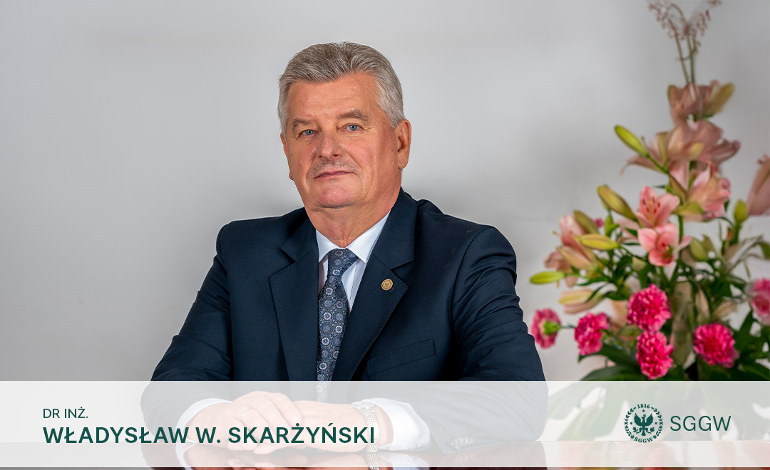 Mężczyzna w garniturze siedzący przy biurku, dr inż. Władysław W. Skarżyński, Kanclerz SGGW
